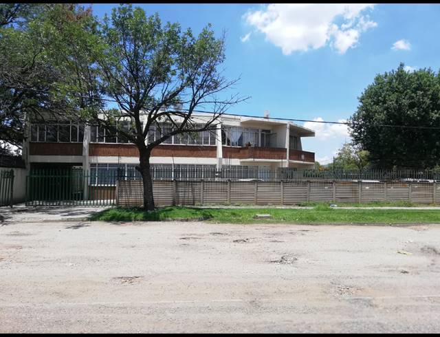 1 BEDROOM FLAT FOR SALE IN VEREENIGING CENTRAL